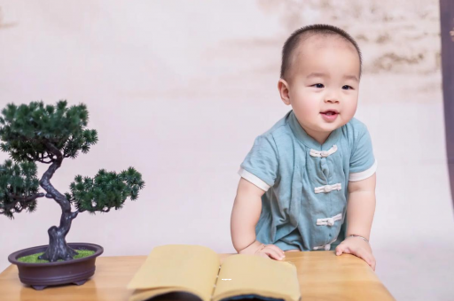 赤壁宝宝爱吐奶是什么原因